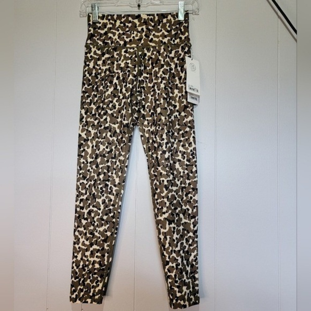 SAGE Collective Camo Print Leggings Size‎ Small 🐔